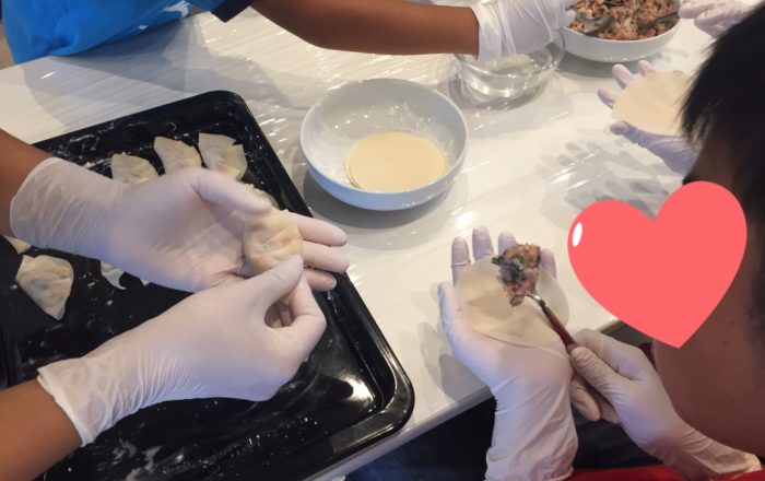 餃子づくりに挑戦！自分たちで作った餃子とシェフの中華ビュッフェで大満足！？