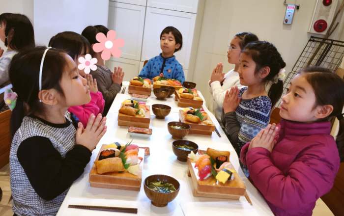 春の寿司パーティー！追加オーダーは英語でね。