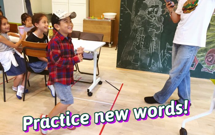 新しい単語、新しいストーリー。／ナイトでは自分でストーリーを作って発表