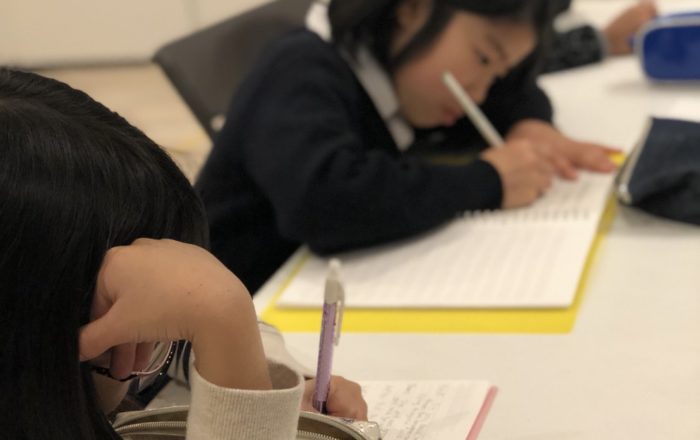 想像力と英語力をつかって、物語をつくりあげよう!