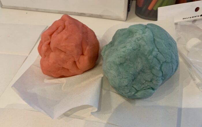 簡単小麦粉粘土づくり