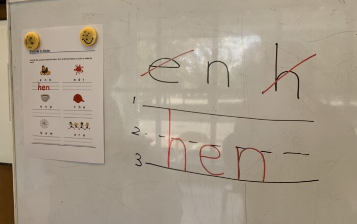 What letter is it?（このアルファベットは何？）