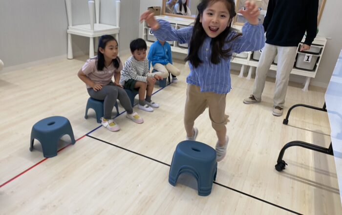【都筑校】新しい生徒さんを交えて英語頑張ってます!