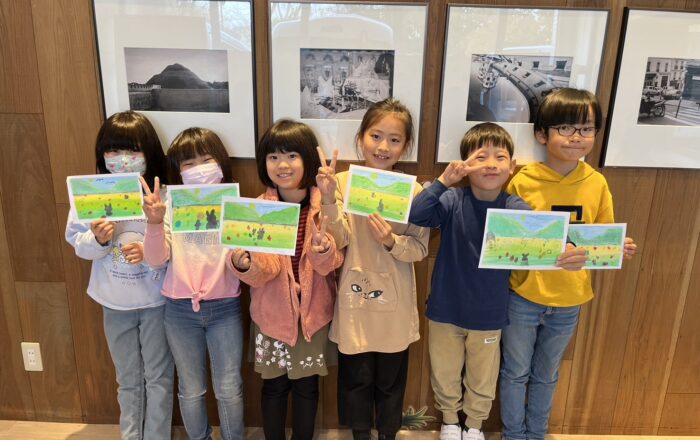 【青葉校】オイルクレヨンで春の野原の絵を描きました