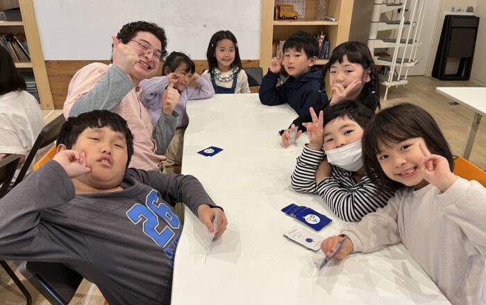 【青葉校】来校後、英語カードゲームをして楽しみました♪