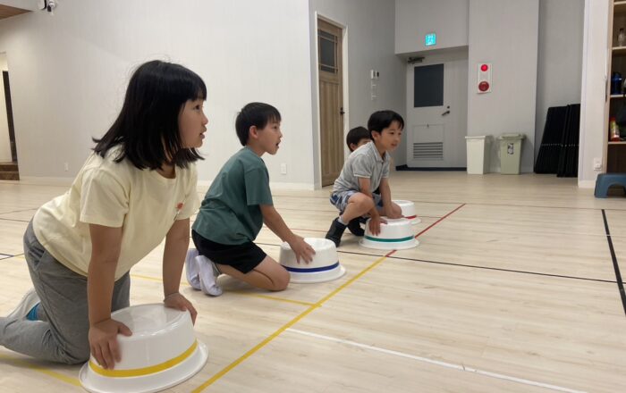 【都筑校】バケツでカーリング！！