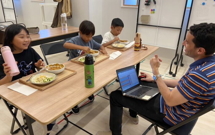 【都筑校】夕食も先生とお話し♪