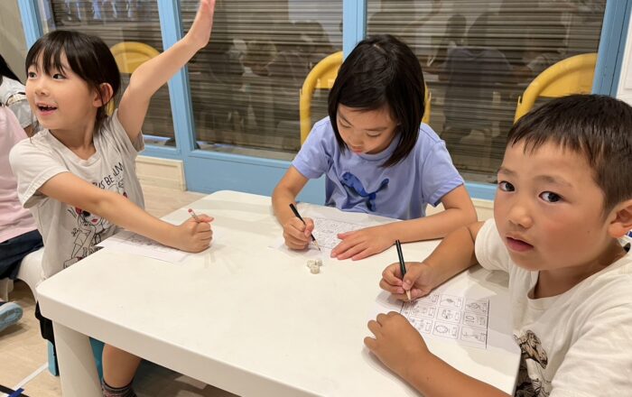 【青葉校】リーディングとライティングの練習をしています✏