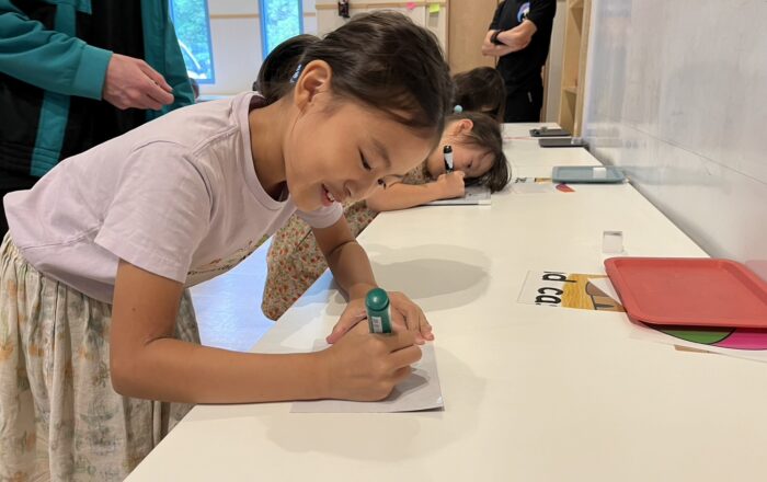 【青葉校】メインクラスのワークショップはArt（アート）の授業をやっています