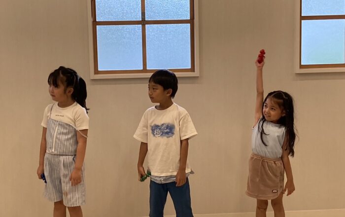 【都筑校】英語は頭も体も使って覚えるもんさ！