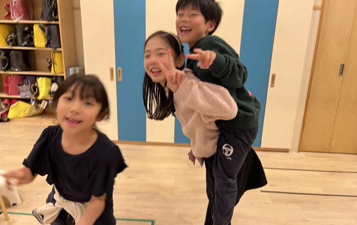 【青葉校】12月のストーリーはThe Christmas Hat (クリスマスハット)