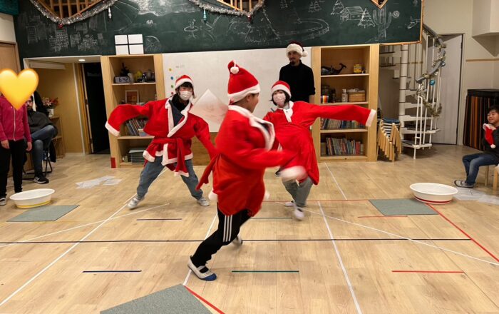【青葉校】6時のゲームはクリスマス恒例のSanta Sumo　(サンタ相撲）🎅